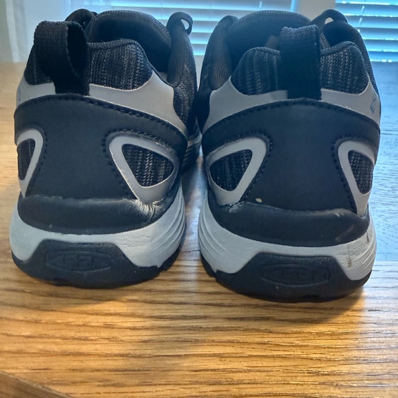 Keen Charcoal and Black Mesh Sparta ESD Aluminum Toe Utility Shoe Sneaker - Picture 4 of 8